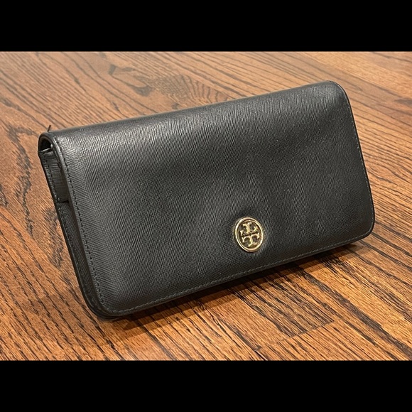 Tory Burch Accessories - Women’s black continental wallet